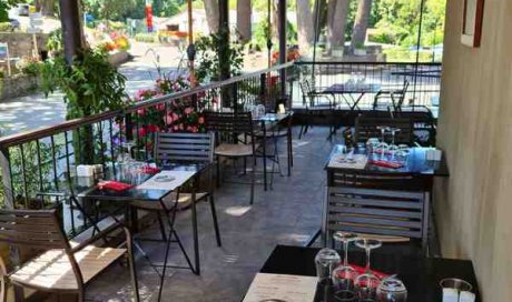 Restaurant avec terrasse ombragée à Cuxac-Cabardès